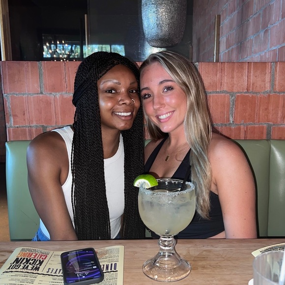 Meet your Posher, Ashleigh: Selling items I no longer need & open to offers!! - Picture 2 of 12